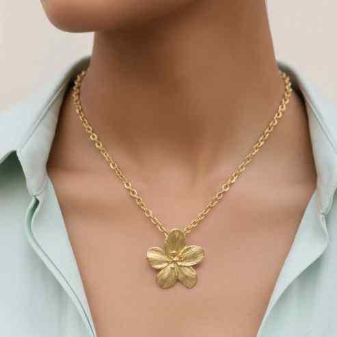 Set of Flower Necklace and Earring (Pack of 1)